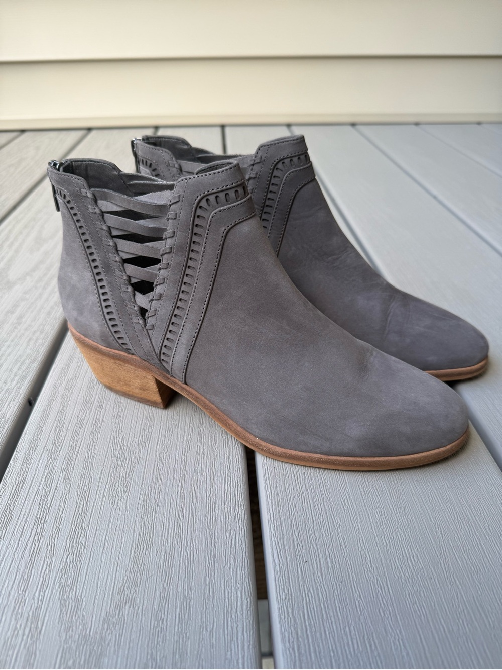 Vince Camuto Perdula Gray Suede Cutout Ankle Booties Size 8.5